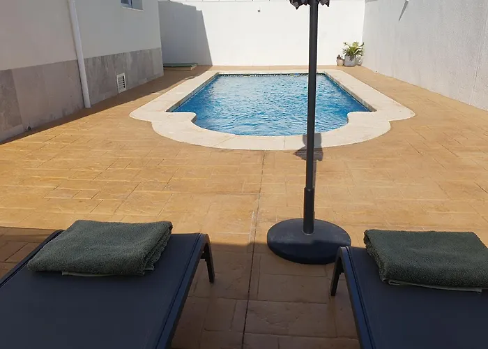 فيلة Laguna Rosa View *